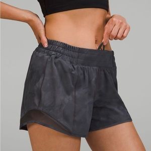 NWT- Lululemon Hotty Hot- size 8